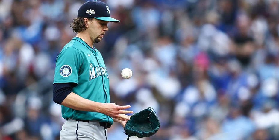 MARINERS 記念ボール gettyimages-2240849897-