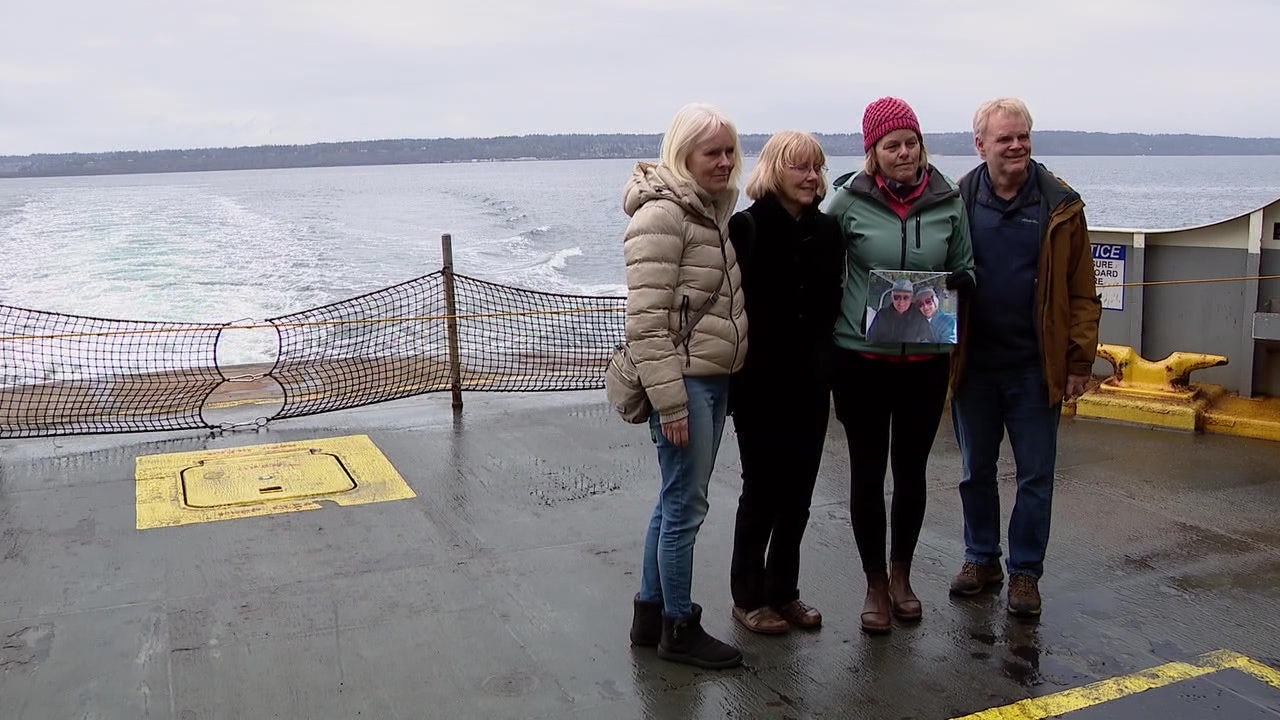 Washington family holds memorial service at sea on Edmonds-Kingston ferry