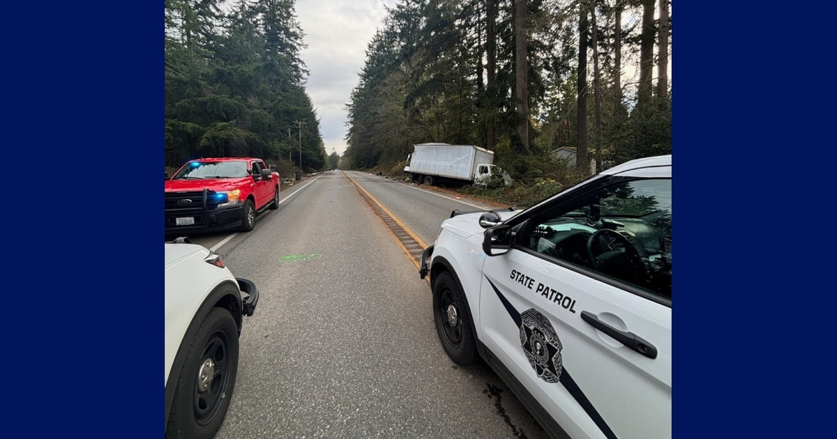 Deadly crash shuts down SR-104 in Kitsap County | FOX 13 Seattle