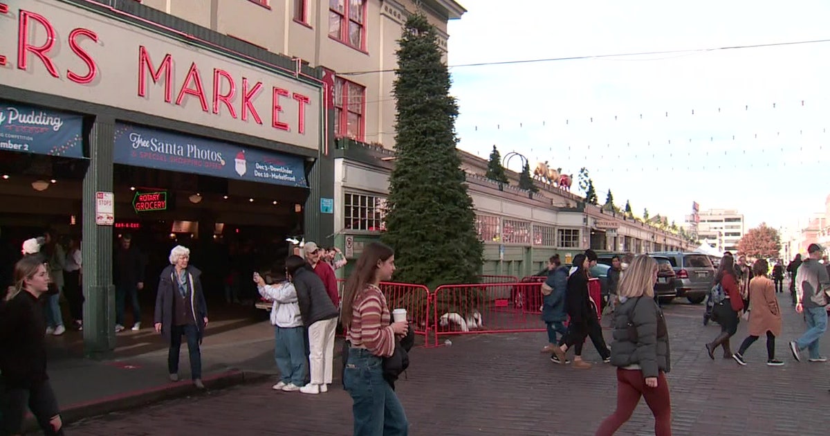 Small Business Saturday crowds flock to Seattle’s Pike Place Market and CID
