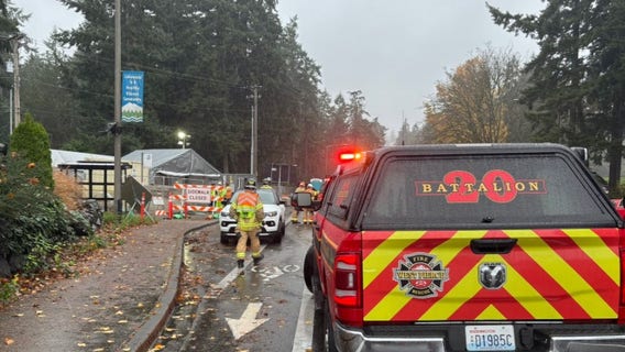 Crews rescue workers in sewage pipe in Lakewood, WA