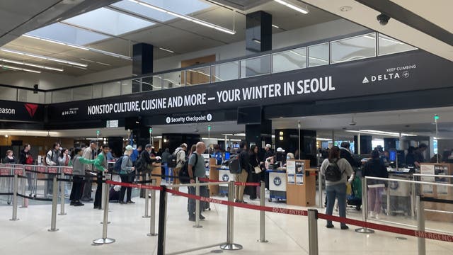 Passengers 'get creative' at SEA Airport due to ongoing gov't shutdown