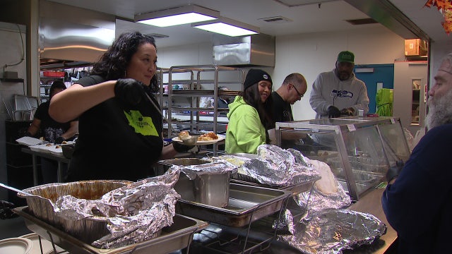 Seattle Seahawks legends, Tacoma organizations team up for Thanksgiving turkey drive