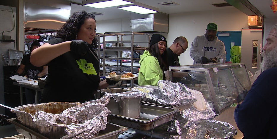 Seattle Seahawks legends, Tacoma organizations team up for Thanksgiving turkey drive