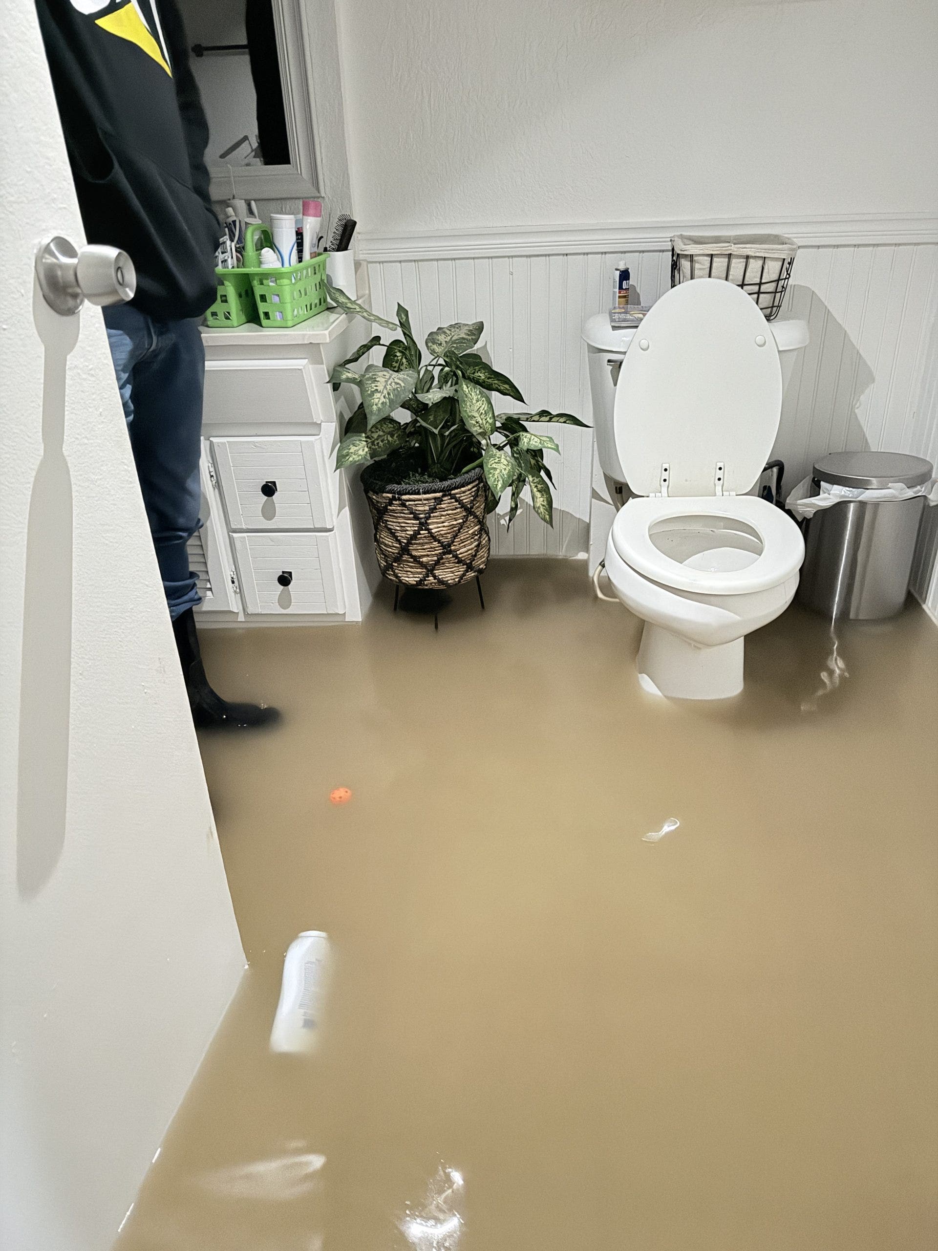Skagit River flooded homes in Burlington, WA, residents still evacuated Friday