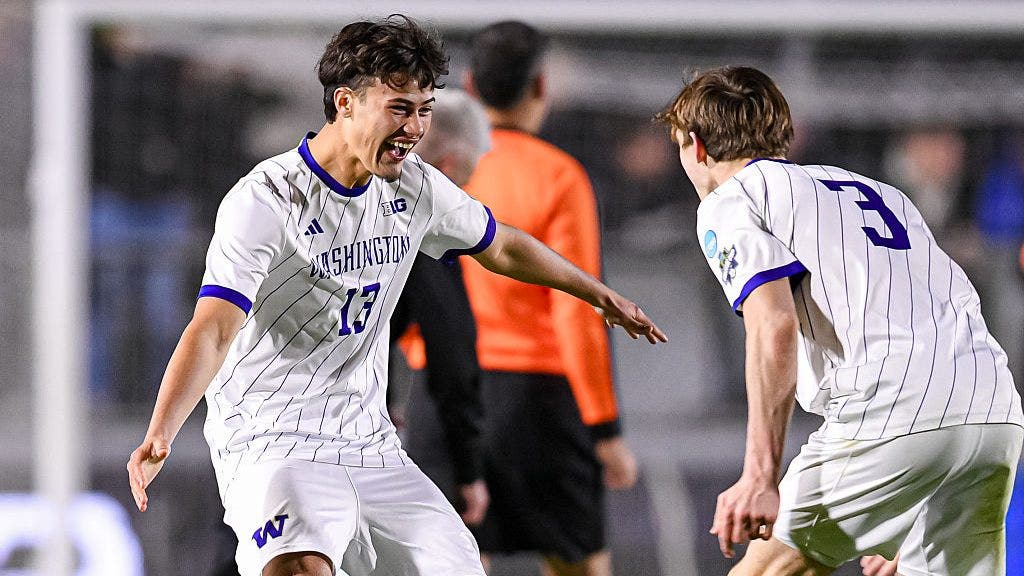 Washington men's soccer reaches national championship with 3-1 win over Furman