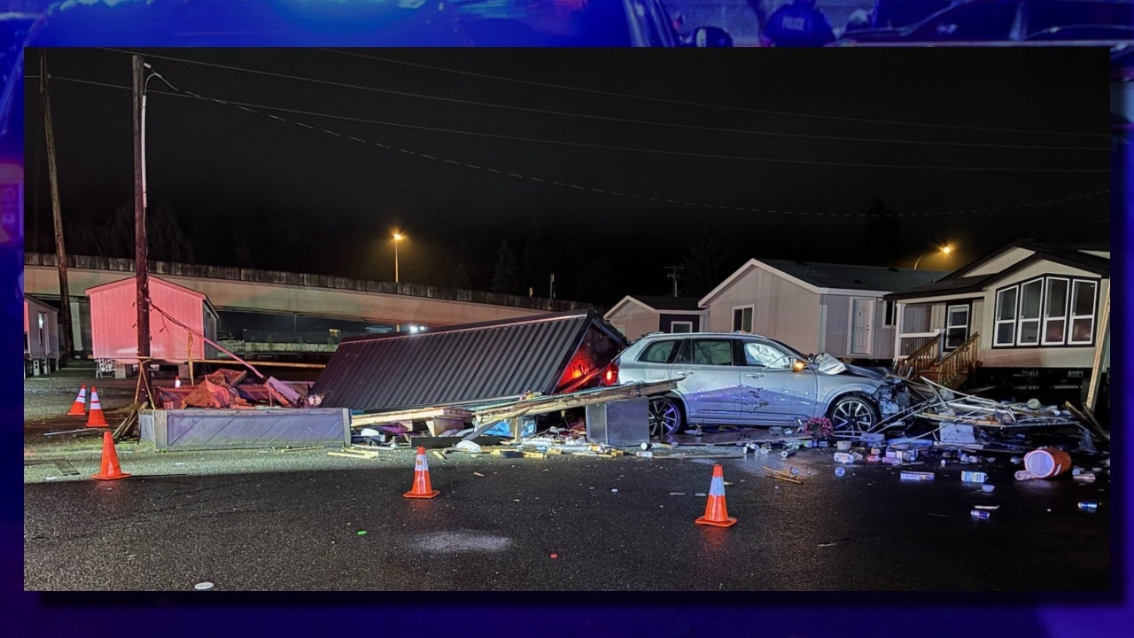 4 injured by coffee stand car crash in Kitsap County, WA