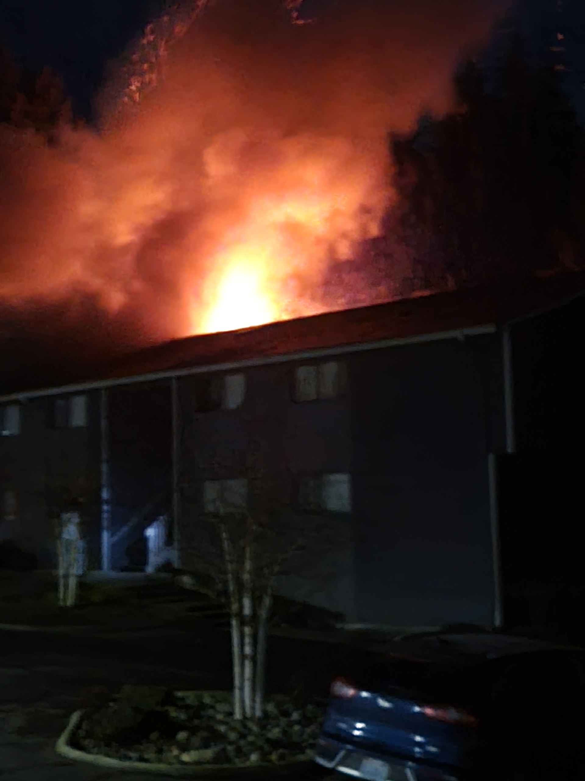 Neighbor explains how she escaped Lynnwood apartment fire that took the life of a neighbor