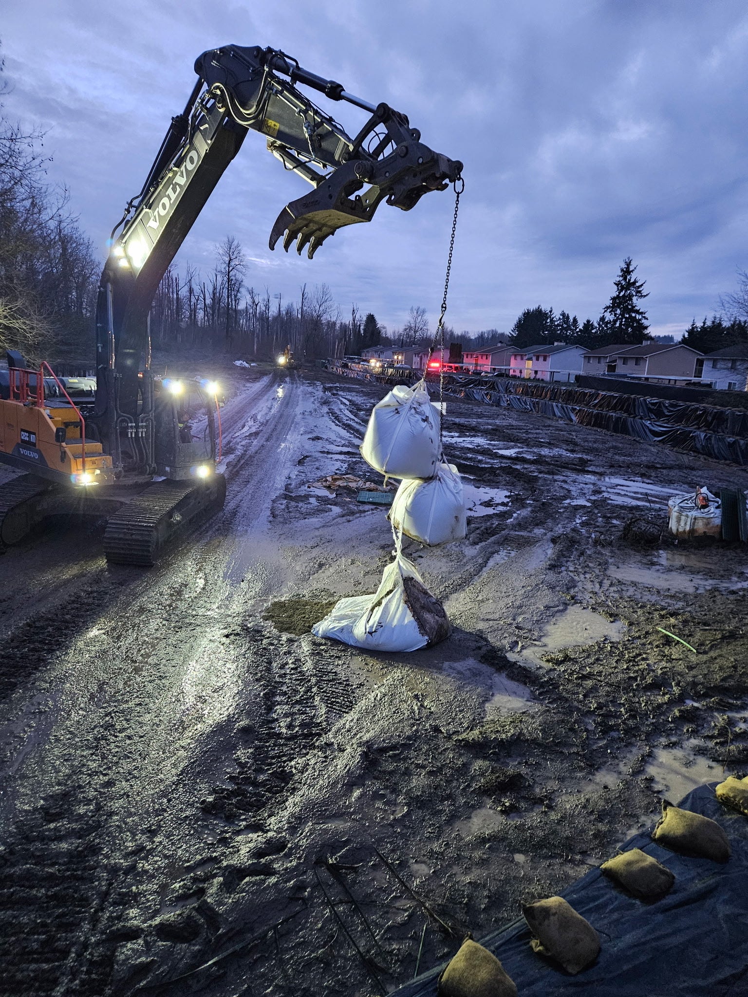 Pacific, WA residents express frustrations during community flood meeting