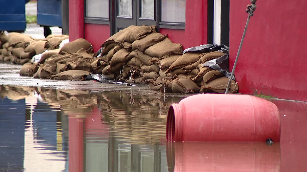 Kayak-riding suspects accused of vandalizing flooded Snohomish, WA property