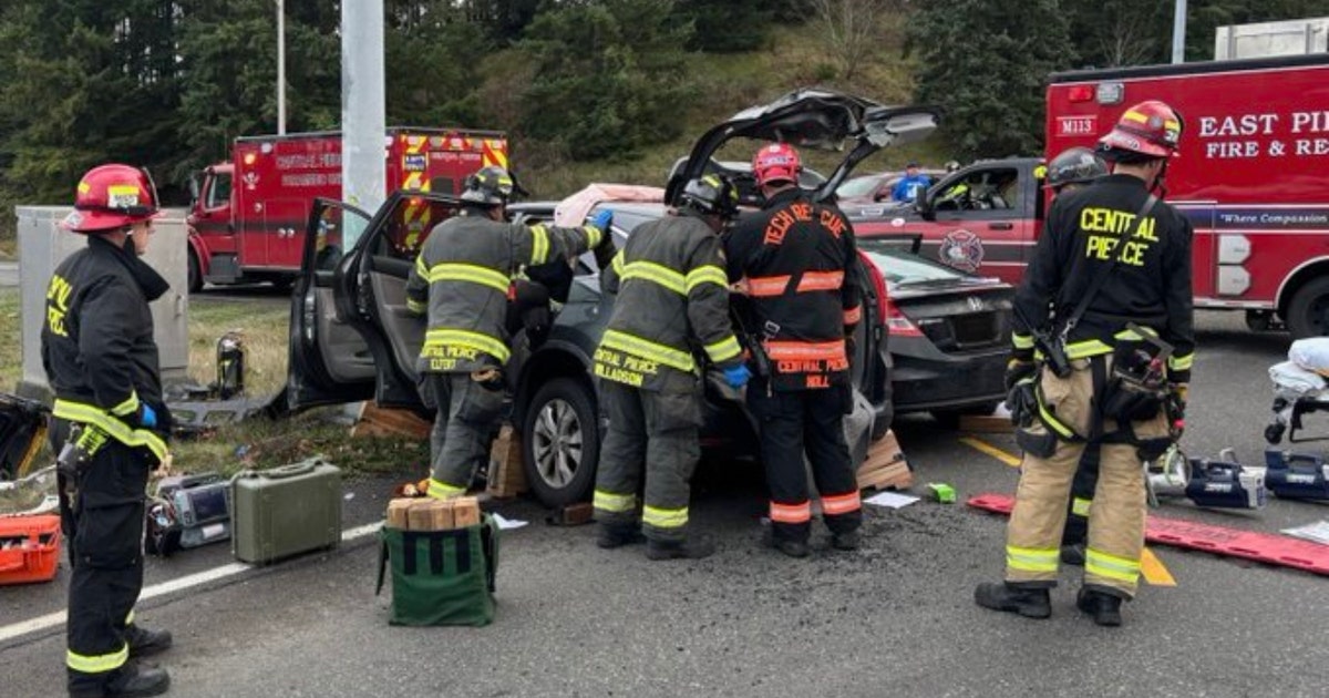 Driver fleeing police hits family of four in Puyallup, WA | FOX 13 Seattle