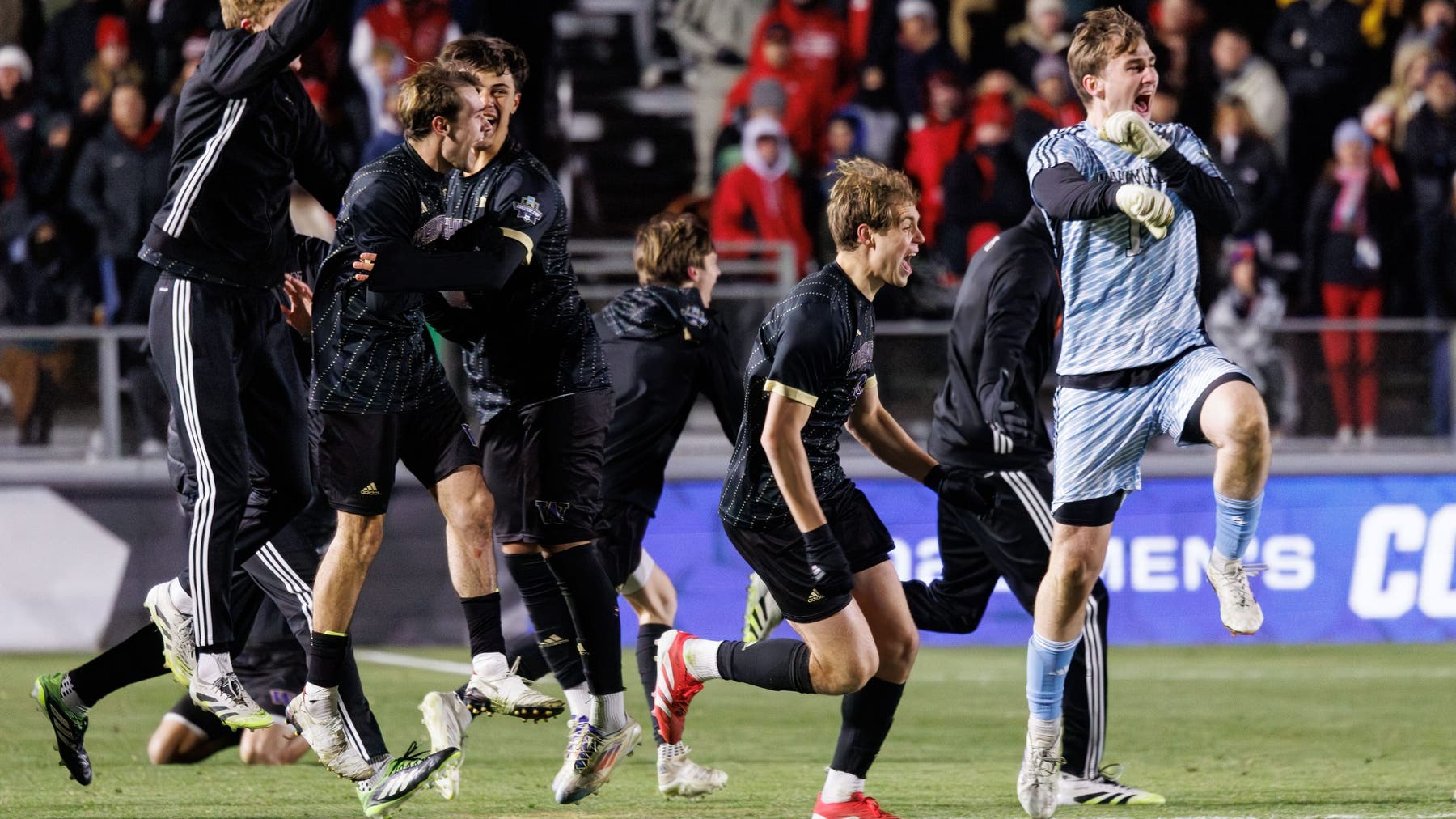 Harrison Bertos golden goal in OT gives Washington men's soccer first national championship