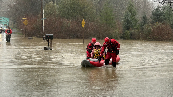 Skykomish River flooding swamps homes, shuts down 203 outside Monroe, WA