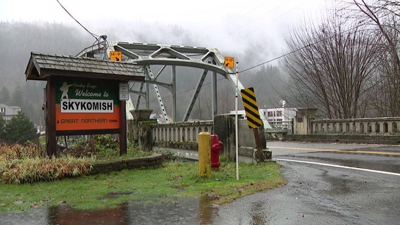 US 2 closure leaves Skykomish, WA businesses stranded after flooding