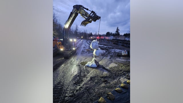 Pacific, WA residents express frustrations during community flood meeting