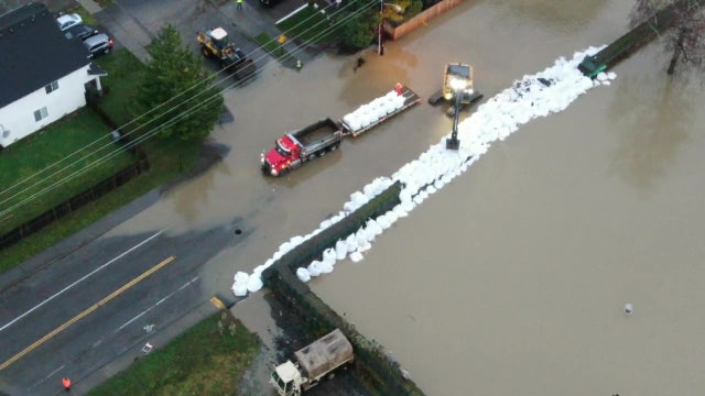 Some Pacific, WA residents return home after evacuating from White River flooding