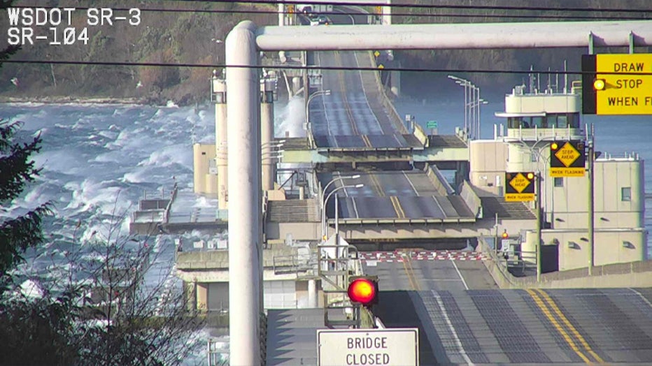 Here is a look at the SR 104 Hood Canal Bridge. The bridge is currently closed to vehicle traffic due to high winds. We're closely monitoring and will reopen as soon as we can.