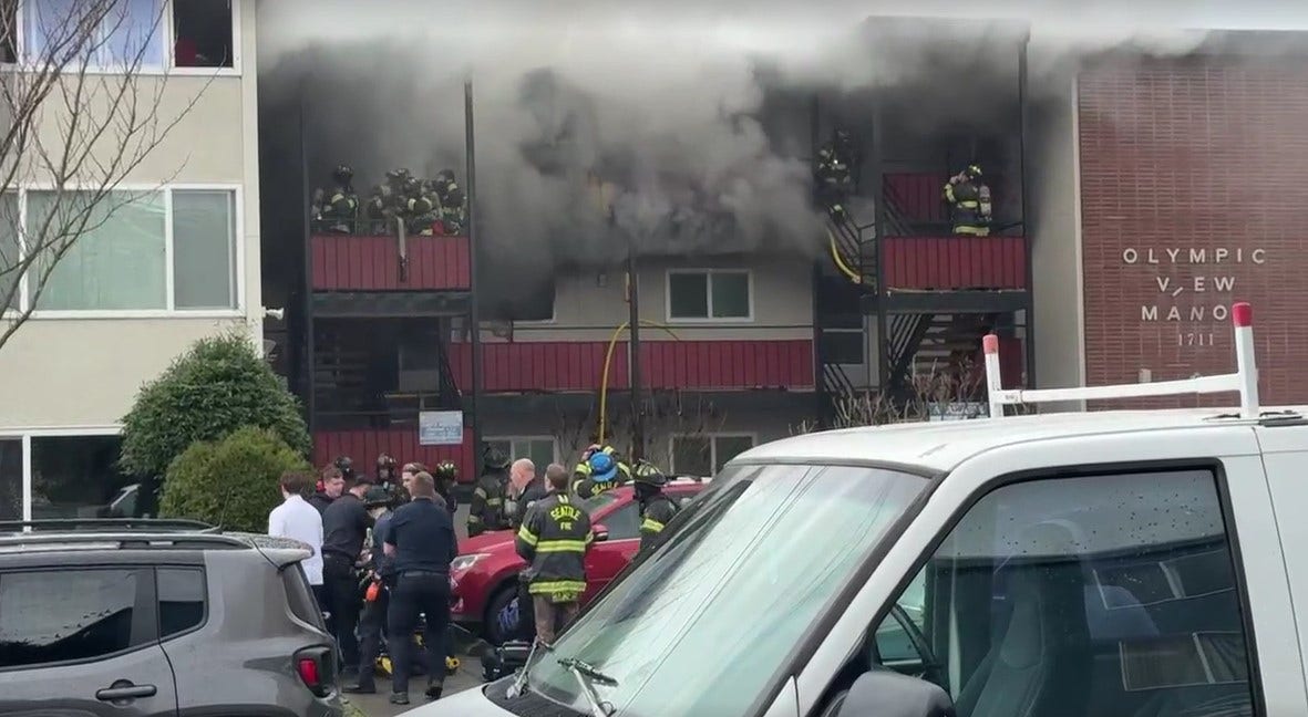 Seattle firefighter, Beacon Hill resident injured by fire at apartment complex