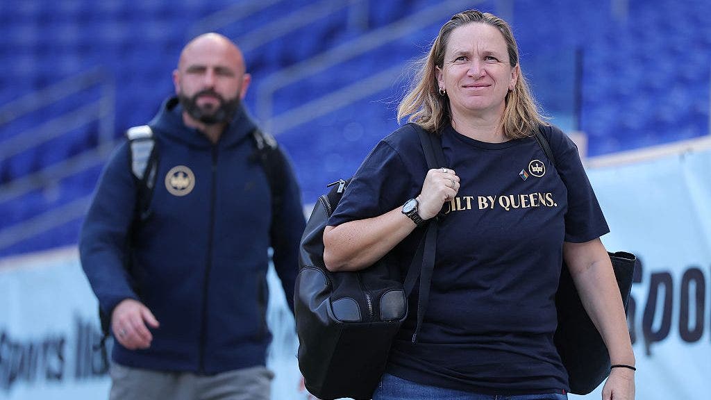 Head coach Laura Harvey signs extension through 2028 season with Seattle Reign FC