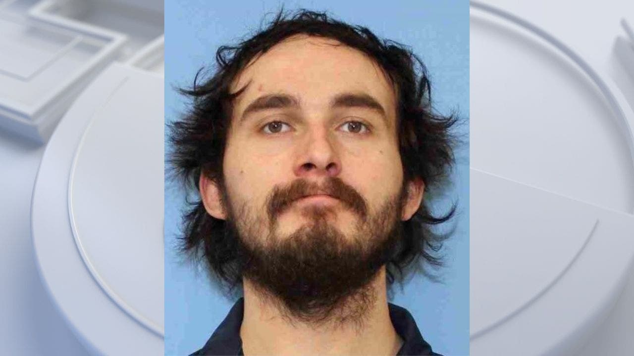 Federal Way, WA man arrested after parents found dead