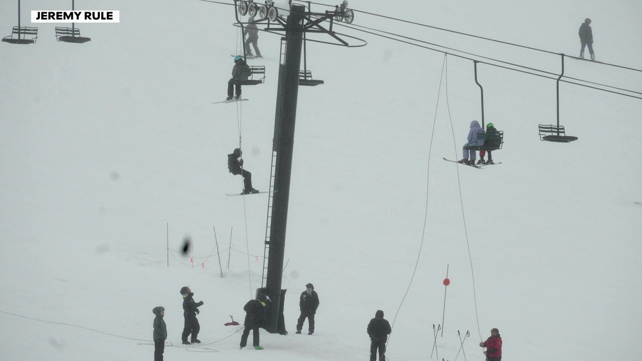 Chairlift stops at WA's Summit at Snoqualmie, forcing rope evacuation