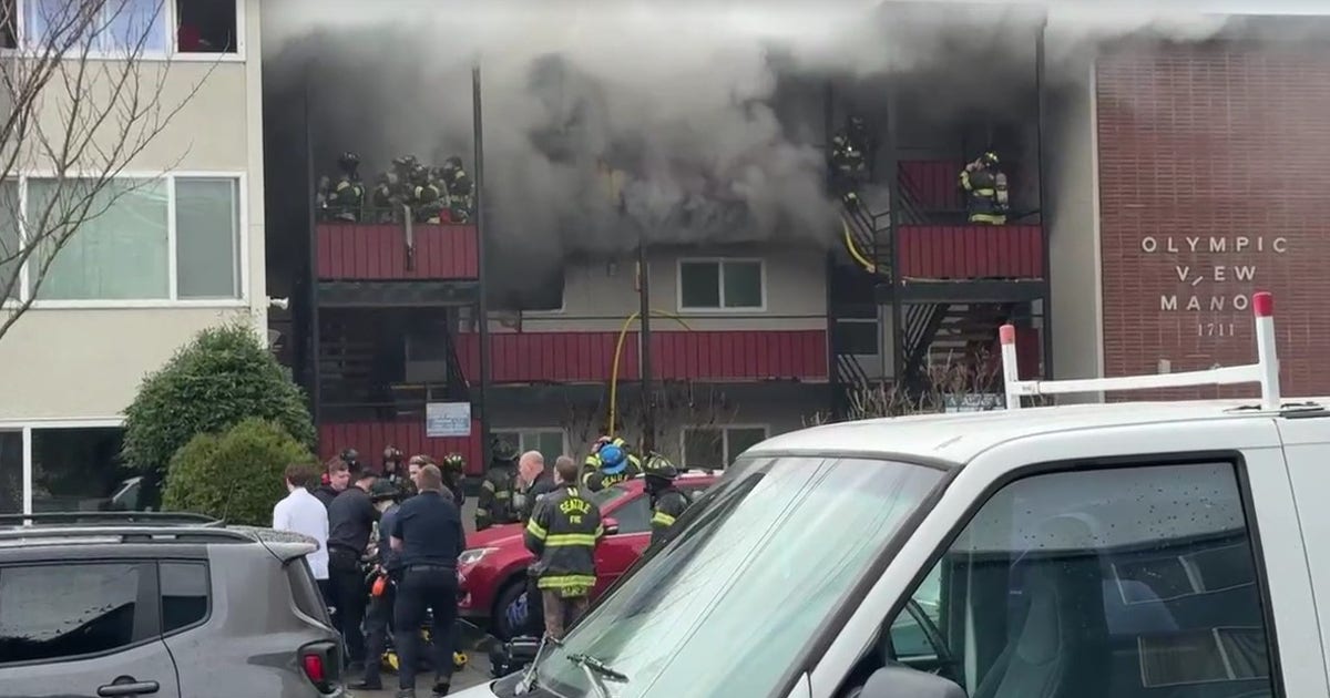 Seattle firefighter, Beacon Hill resident injured by fire at apartment complex