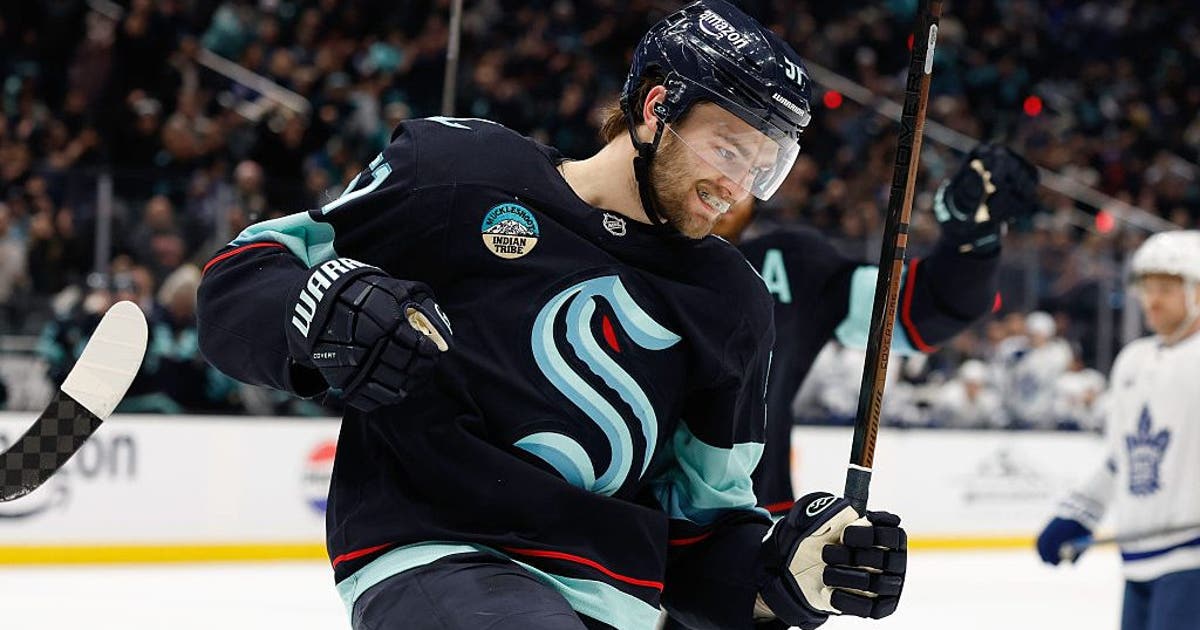 Shane Wright scores twice as Seattle Kraken beat Maple Leafs 5-2