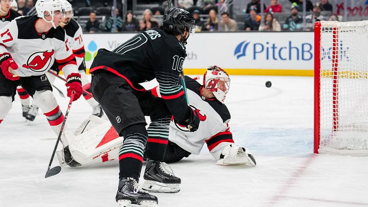 Beniers, Catton score 18 seconds apart, Kraken beat Devils | FOX
