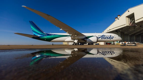 Alaska Airlines orders more than 100 Boeing jets, largest order in company history