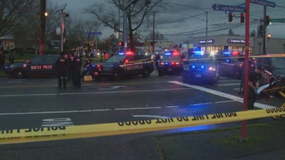 2 shot, killed at bus stop in Seattle's Rainier Beach neighborhood