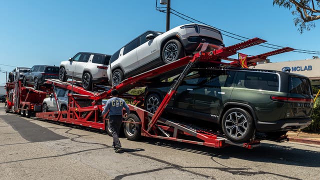 Rivian amps up competition with Tesla, pledging $4.6M to WA ballot initiative