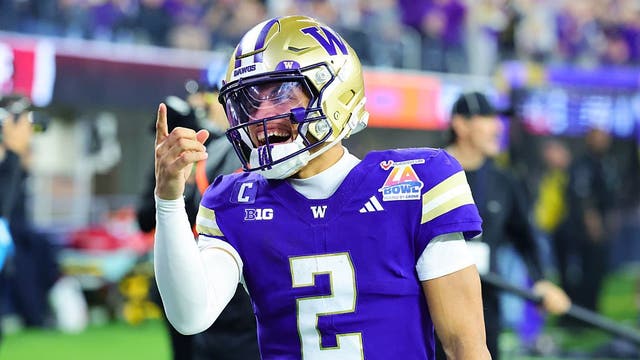 Washington quarterback Demond Williams Jr. enters transfer portal