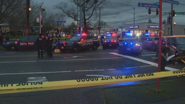 2 shot, killed at bus stop in Seattle's Rainier Beach neighborhood