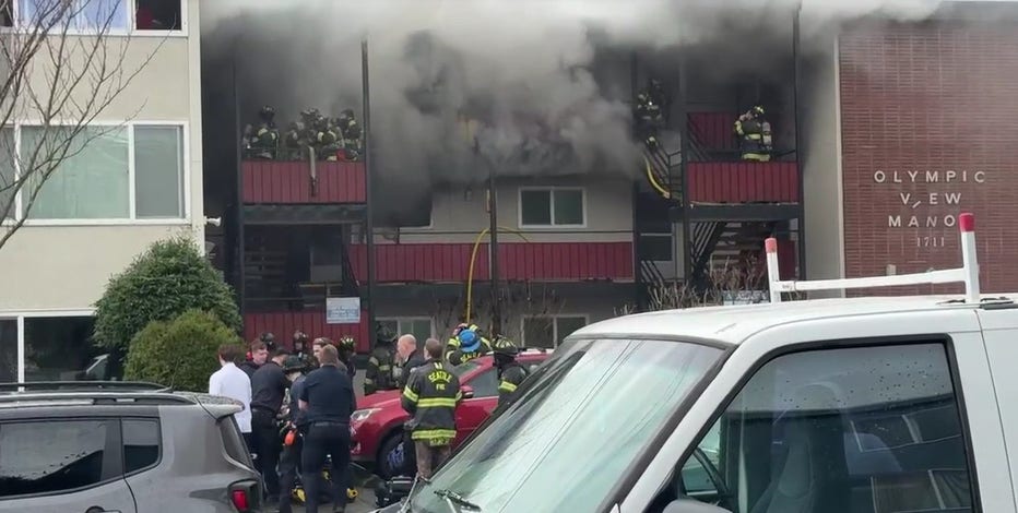 Seattle firefighter, Beacon Hill resident injured by fire at apartment complex
