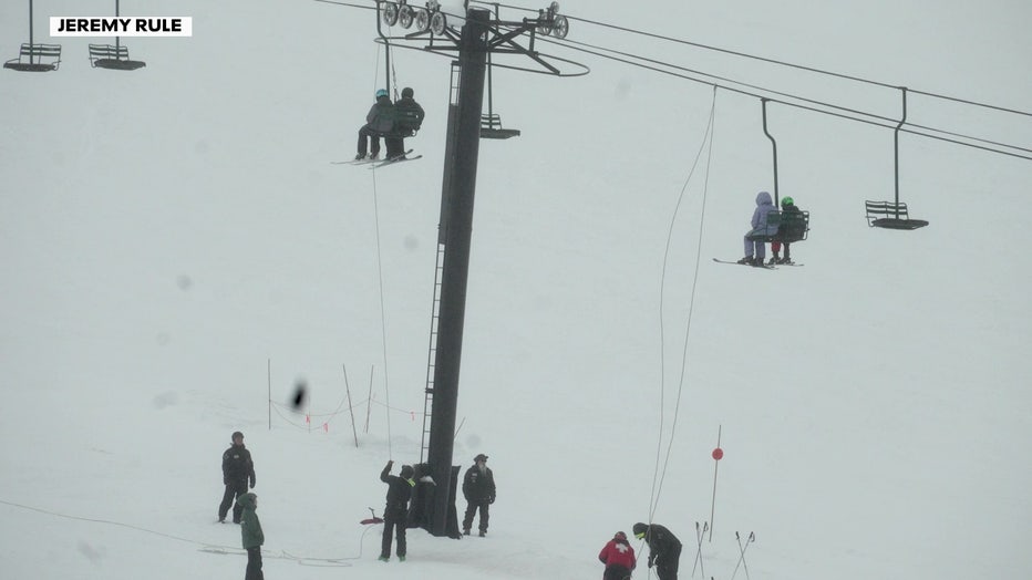 Skiers rescued from stopped ski lift at Summit at Snoqualmie