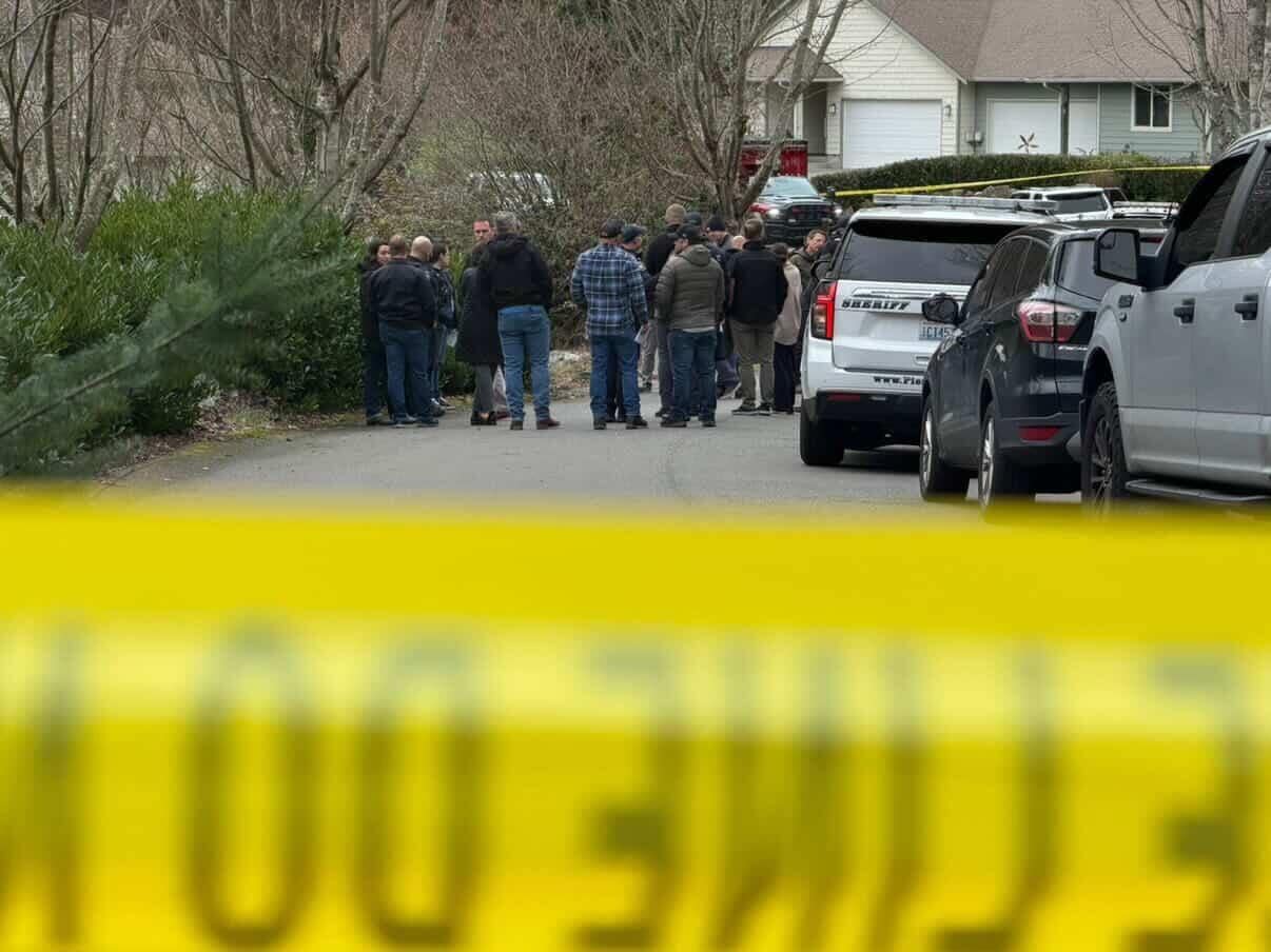 5 dead including suspect after stabbing outside Pierce County, WA home