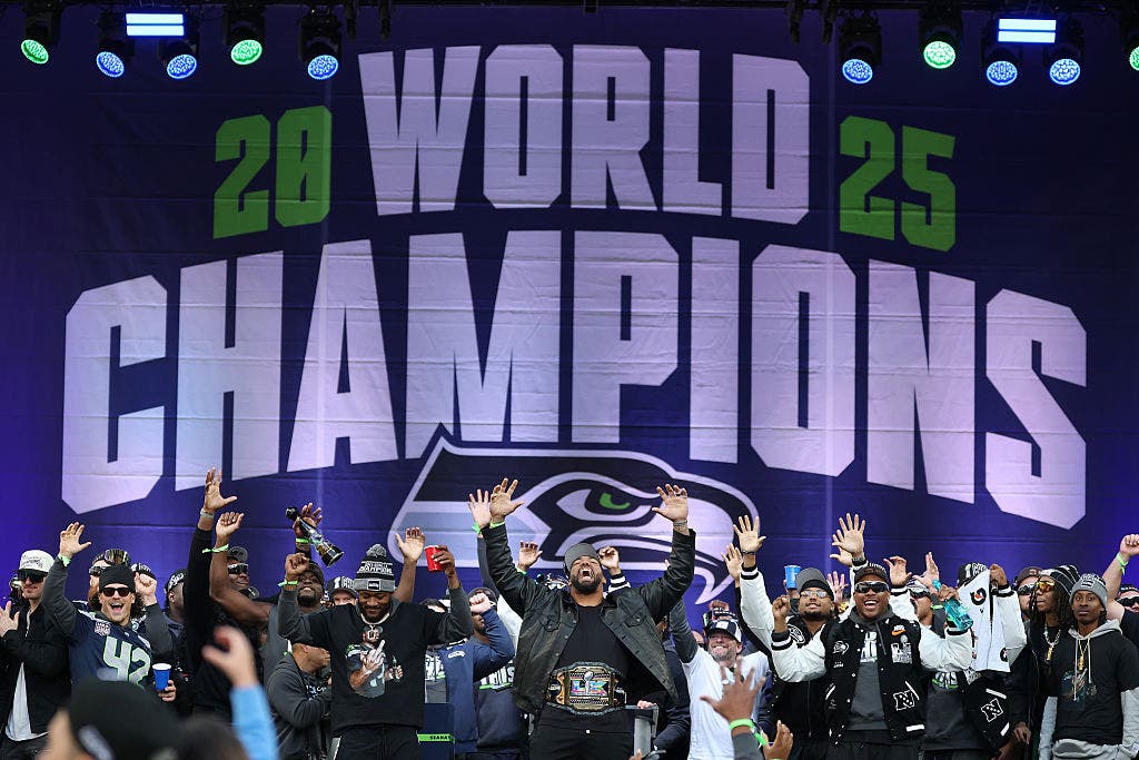 LIVE Seahawks Super Bowl parade: Video, highlights, more from downtown Seattle