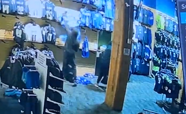 Burglars steal $50K worth of Seahawks merch from Seattle store ahead of Super Bowl