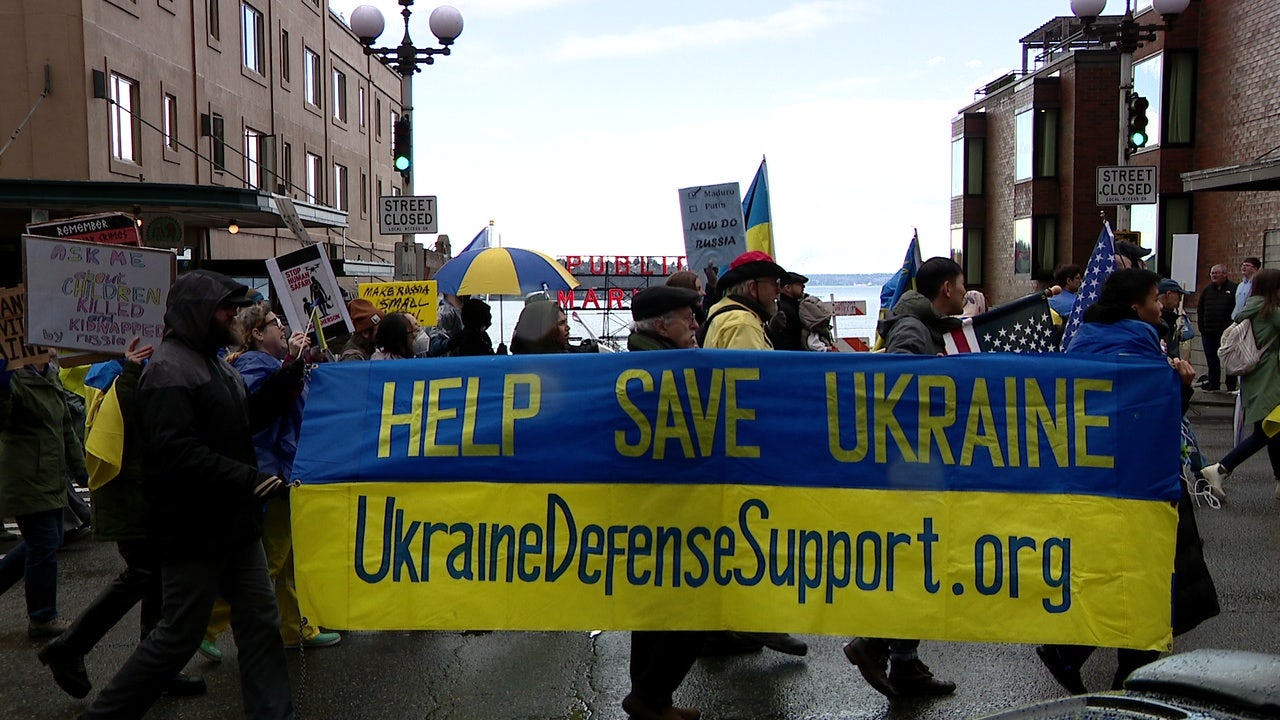 Seattle crowd marches on fourth anniversary of Russia-Ukraine war