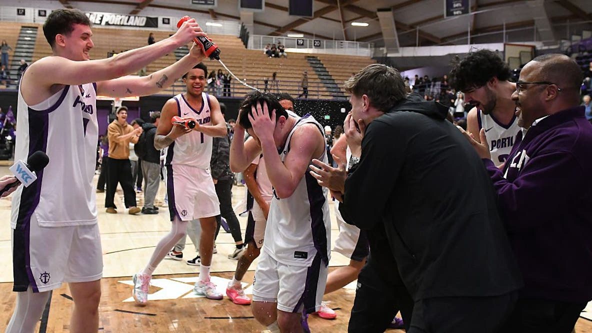 Joel Foxwell's 27 points lead Portland to 87-80 upset of No. 6 Gonzaga