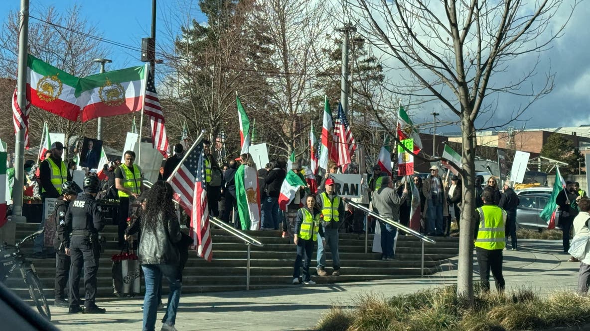 Crowds gathering in Bellevue, WA in support of Iranian protests