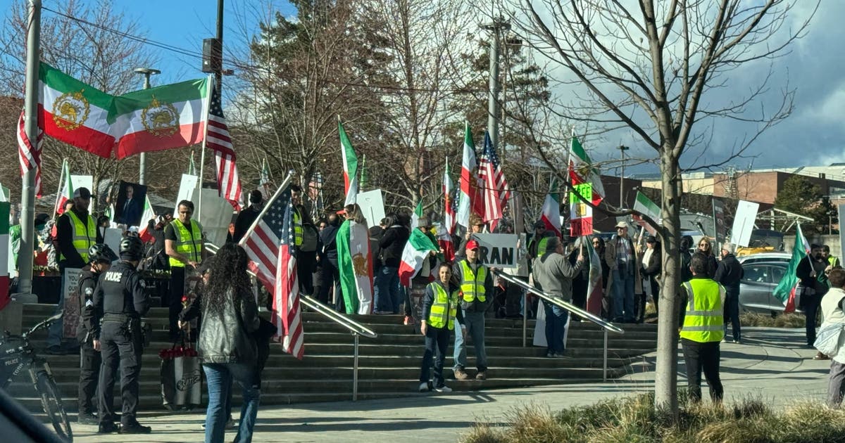 Crowds gather in Bellevue, WA in support of Iranian protests