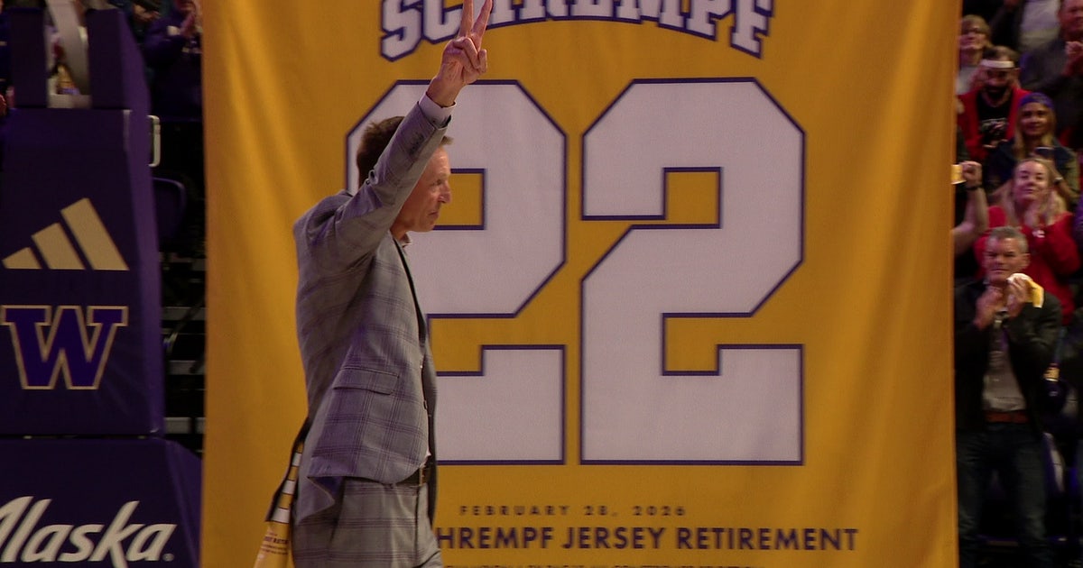 University of Washington retires jersey of legendary Detlef Schrempf