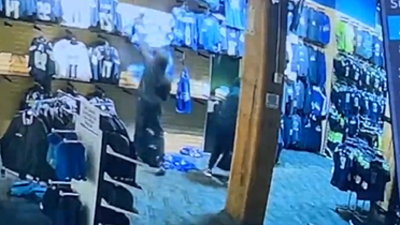 Burglars steal $50K worth of Seahawks merch from Seattle store ahead of Super Bowl