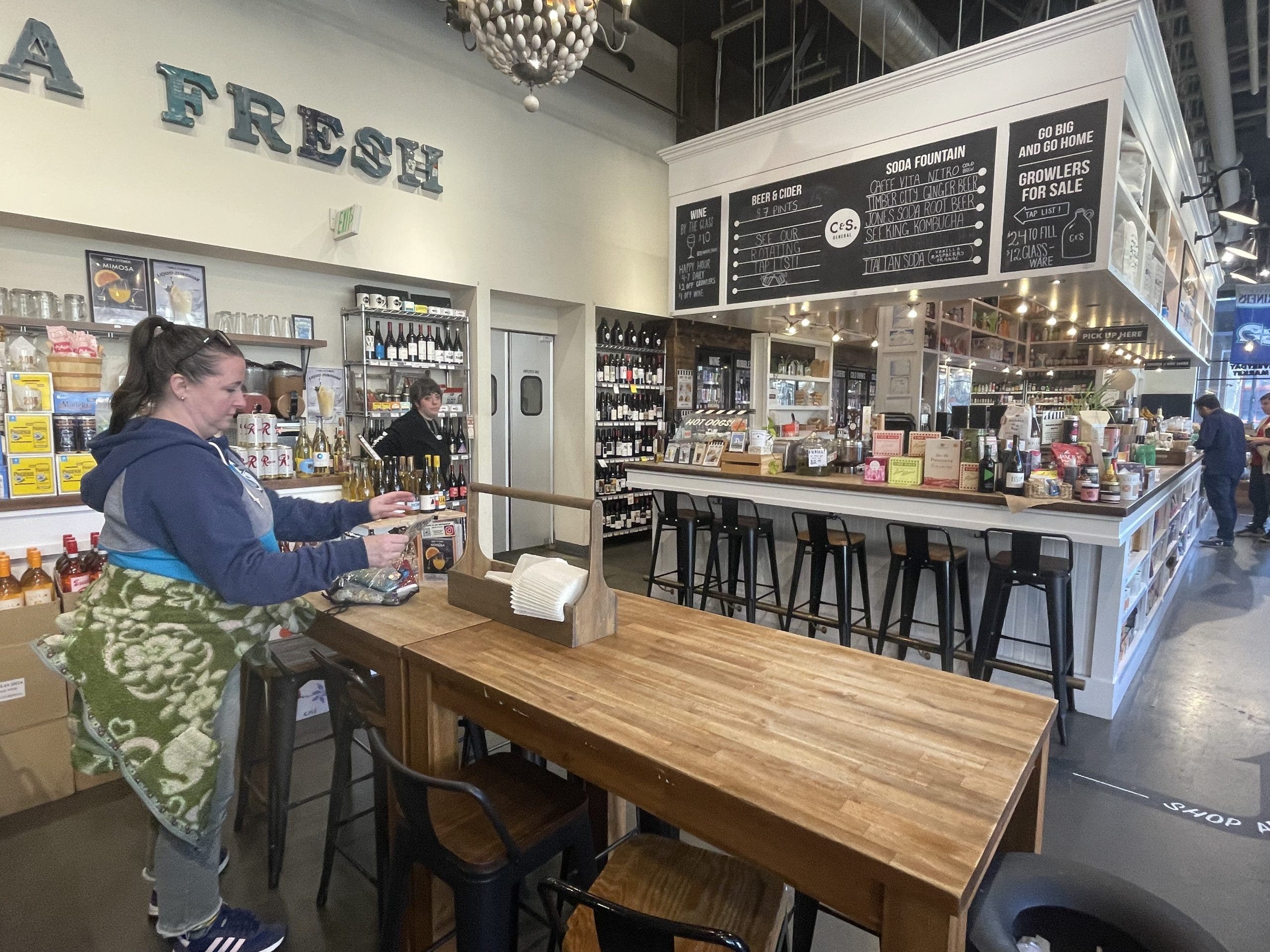 Seattle businesses feeling optimistic about Mariners season after Opening Day crowds