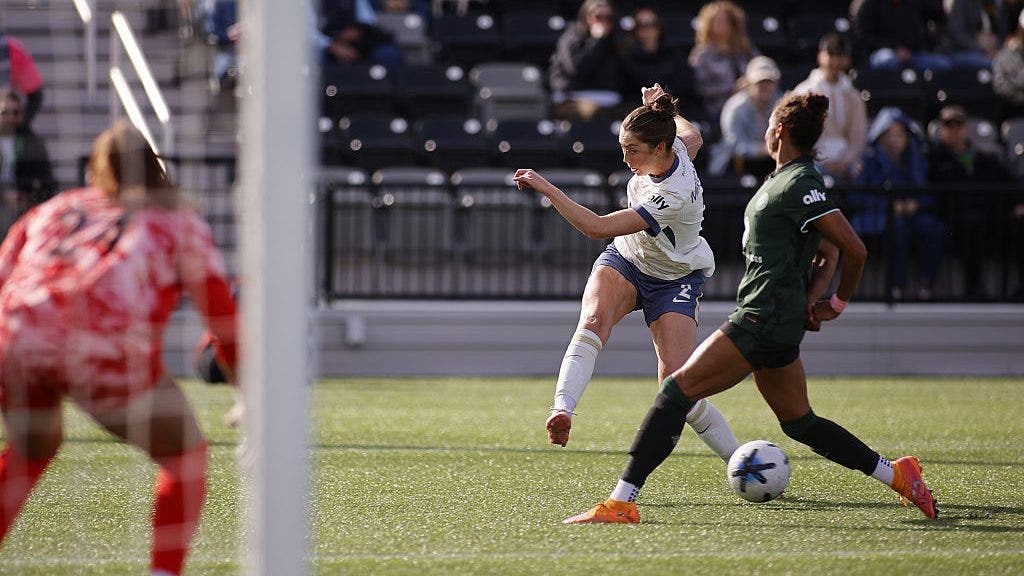 Maddie Mercado, Nérilia Mondésir lead Seattle Reign to 2-1 win over Racing Louisville