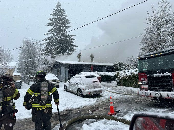 Kent, WA house fire causes serious injury during snowfall