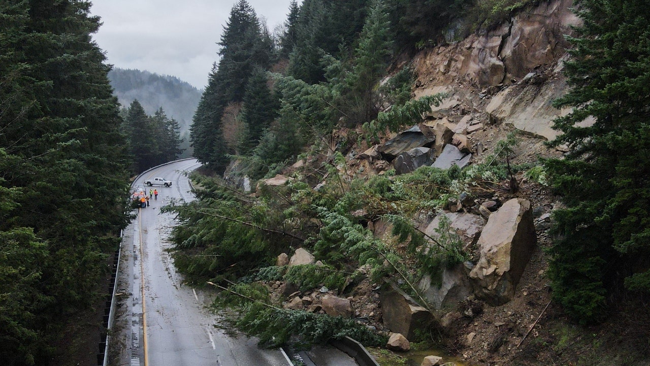 Gov. Ferguson updates public on landslide blocking I-5 northbound near Bellingham, WA