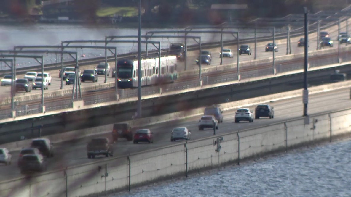 Big crowds expected for Lake Washington light rail crossing