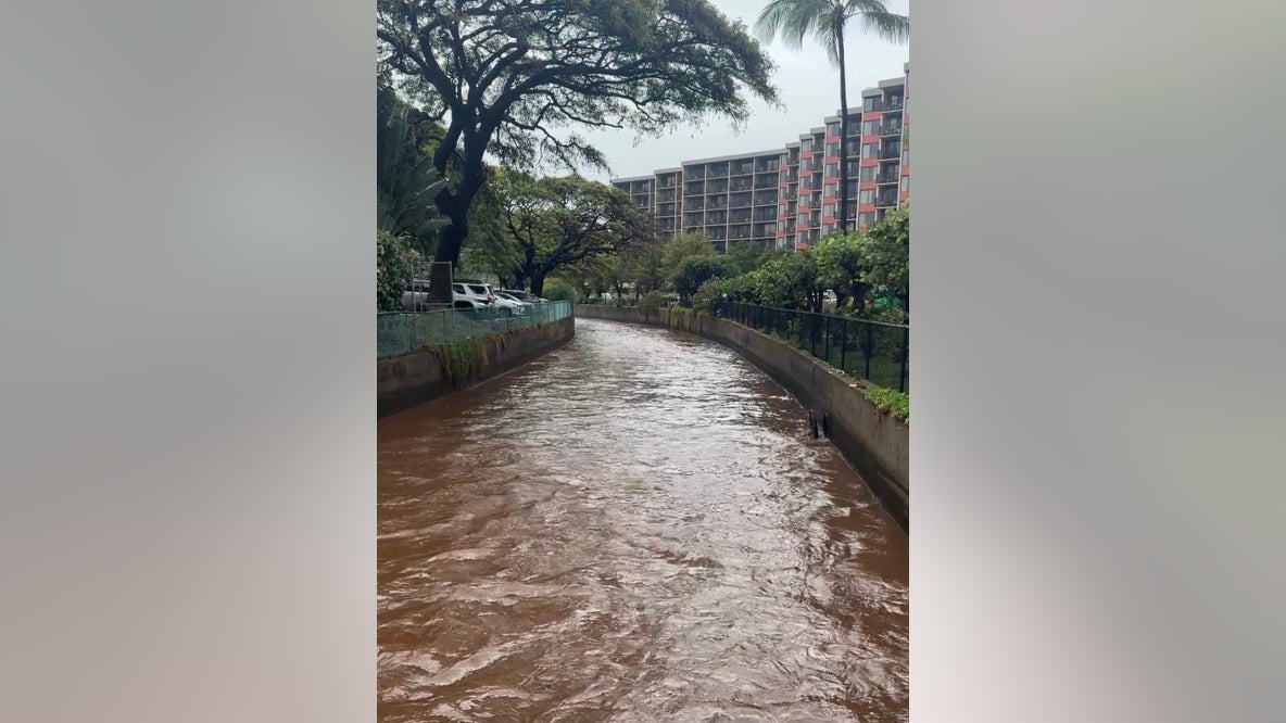 Thousands without power as second kona low floods Hawaii